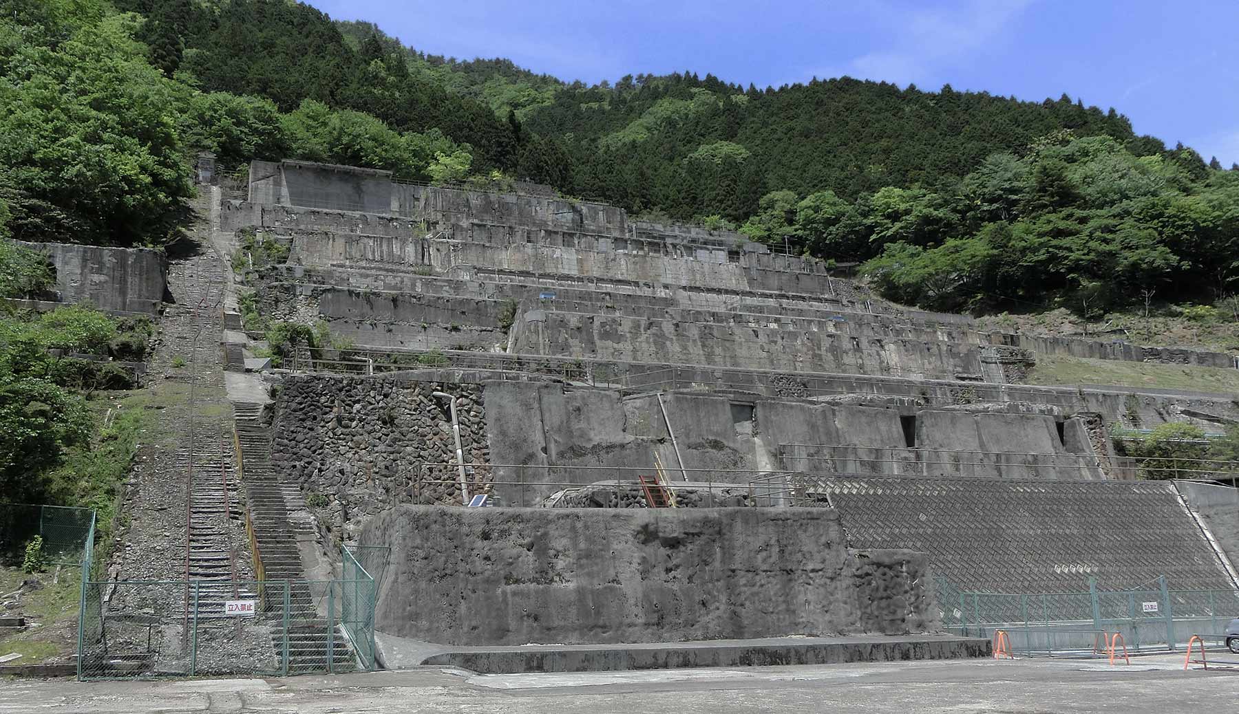 L'ancien site de traitement du minerai de Mikobata